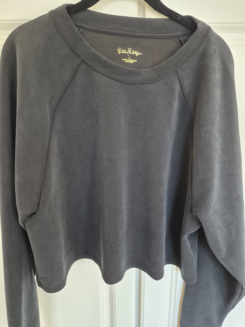 Lilly Pulitzer Luxletic Black Raglan Sleeve Cropped Crewneck Sweatshirt Large